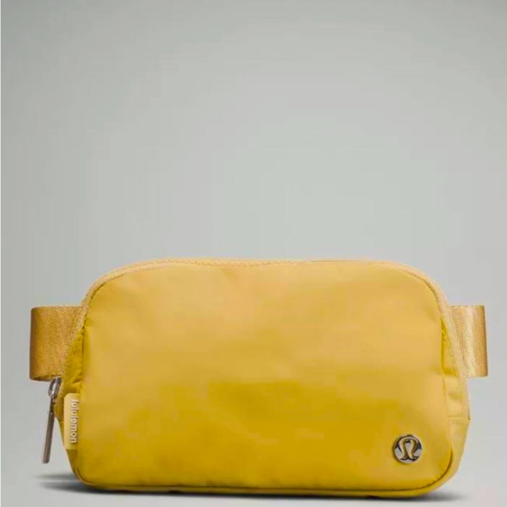 NWT lululemon belt bag